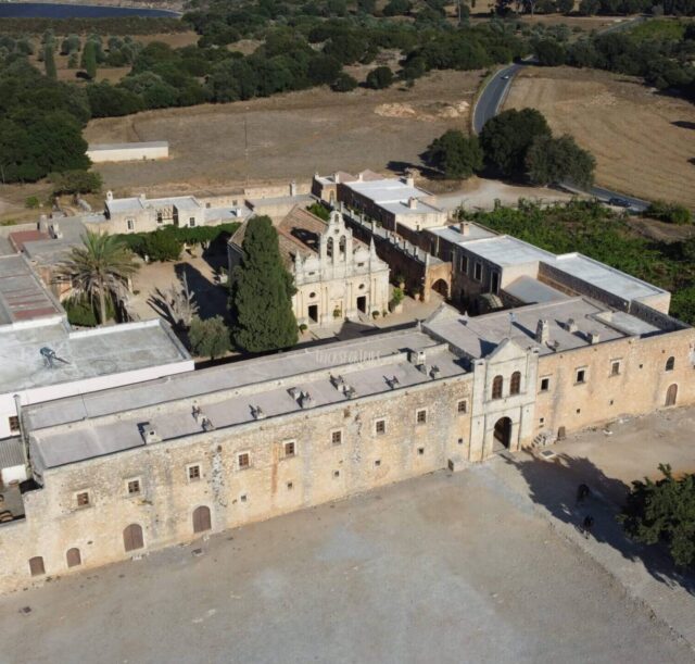 arkadi1-villa-vardis-vafes-chania-crete-greece-heated-pool